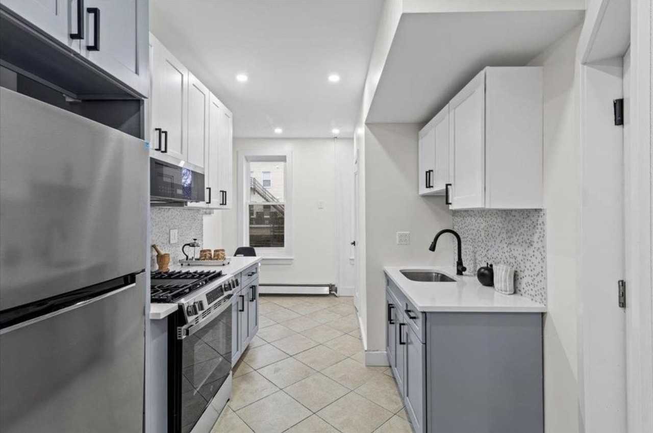 121 41st St #3 - Photo 3 of 11