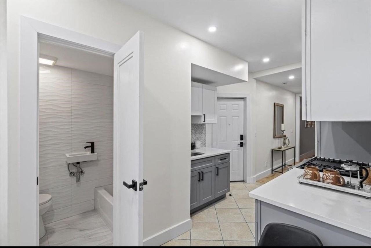 121 41st St #3 - Photo 4 of 11