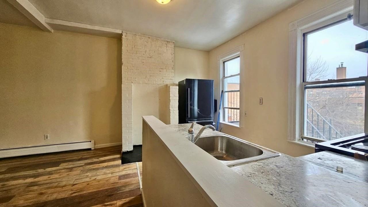 126 Monticello Ave #2 - Photo 4 of 12