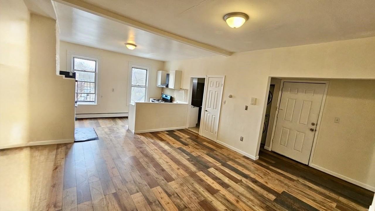 126 Monticello Ave #2 - Photo 6 of 12