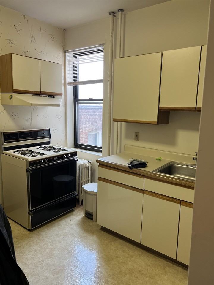 426 78th St #33 - Photo 2 of 5