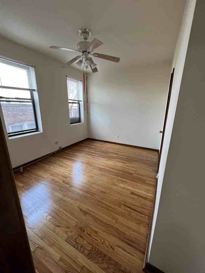 426 78th St #33 - Photo 4 of 5