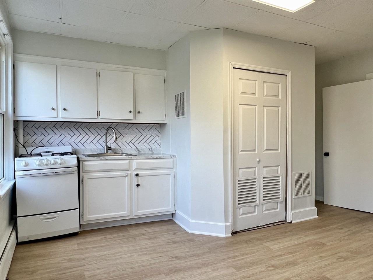 298 Newark Ave #1 - Photo 4 of 12