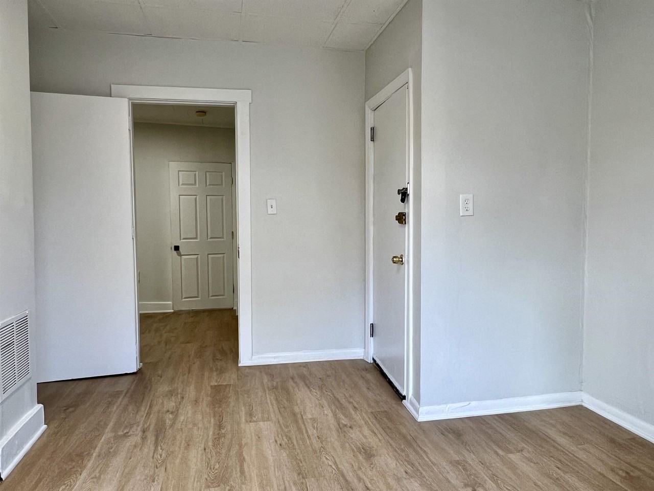 298 Newark Ave #1 - Photo 5 of 12