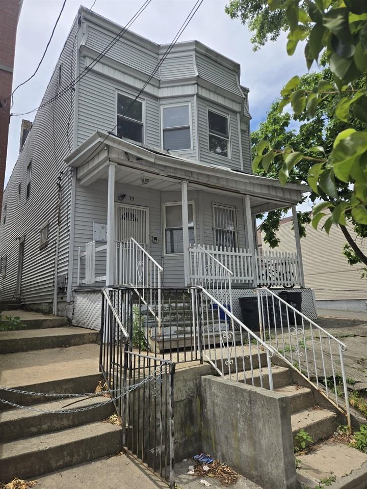 19 Oak St #2