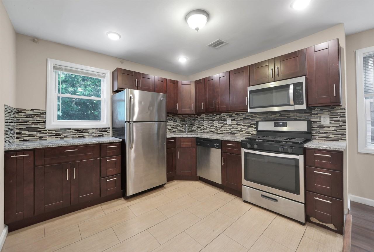 20 Gardner Ave #2 - Photo 4 of 12