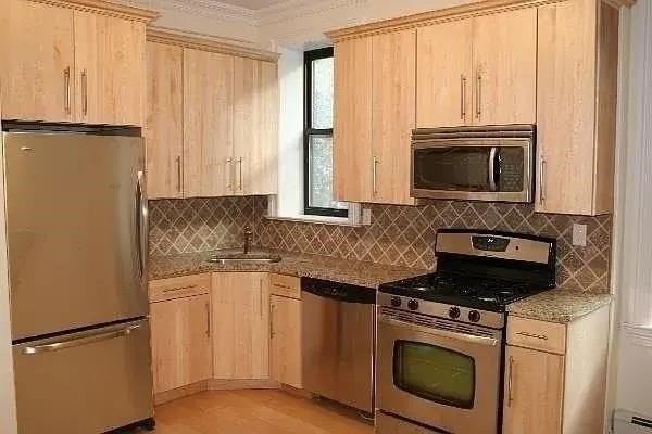 254 1st St #4