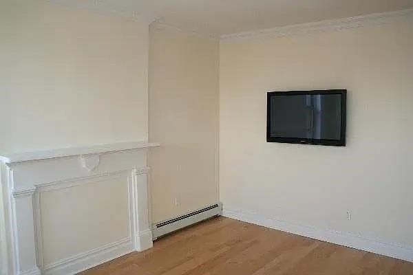 254 1st St #4 - Photo 4 of 4