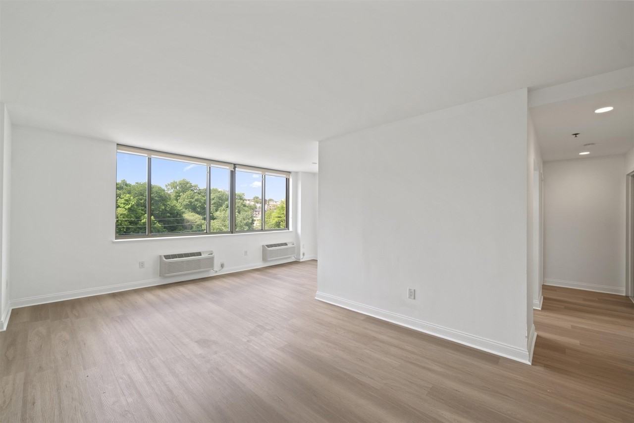 99 GORGE RD #711 - Photo 7 of 16