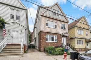 featured image of 172 W 49th St #1
