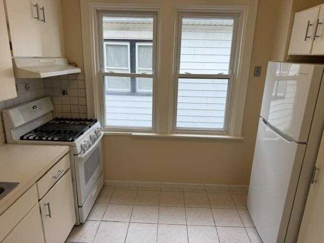 551 Olympia Ave - Photo 2 of 10