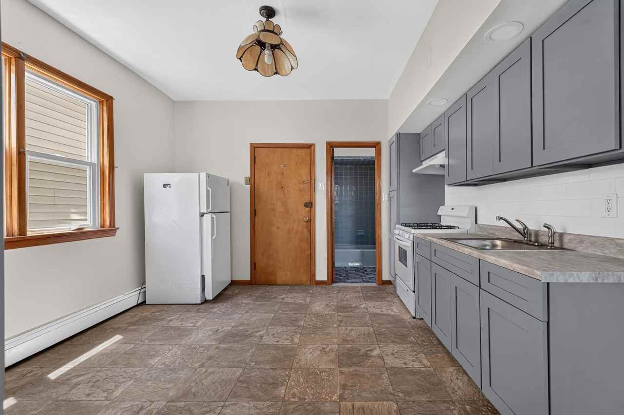 25 W 15th St #4