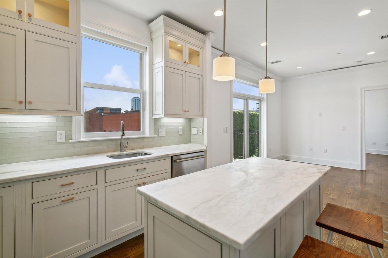 231 1st St #4G - Photo 6 of 31