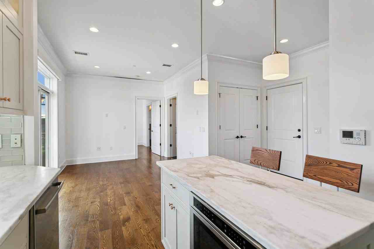 231 1st St #4G - Photo 7 of 31