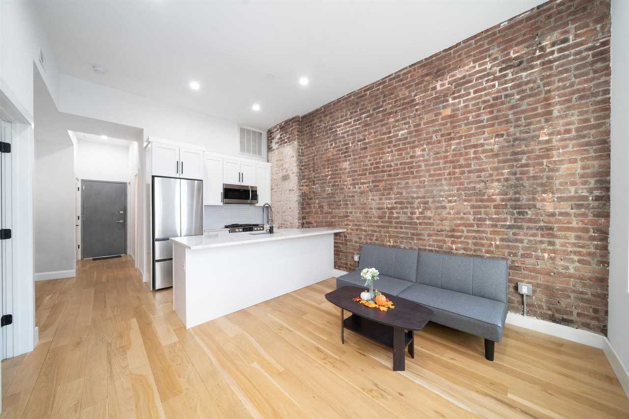 27 Corbin Ave #6 - Photo 2 of 16