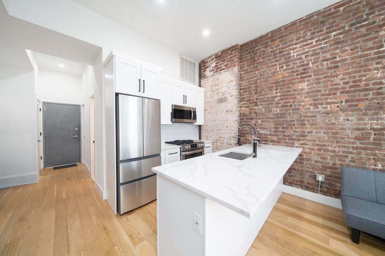 27 Corbin Ave #6 - Photo 3 of 16