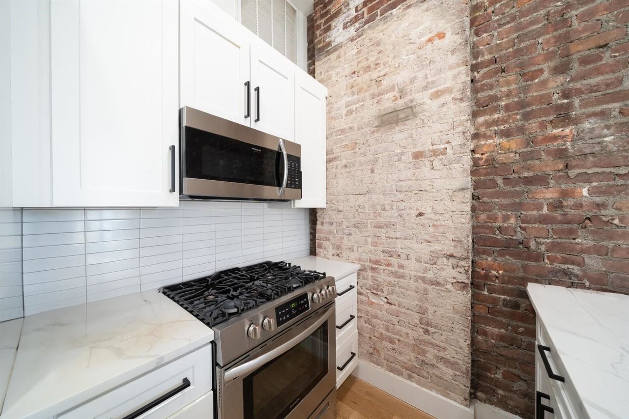 27 Corbin Ave #6 - Photo 6 of 16