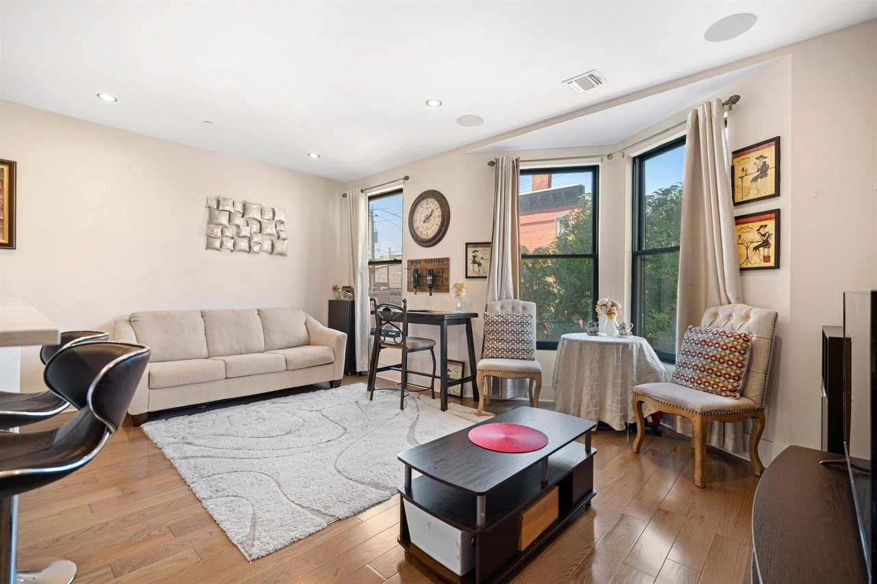 227 4th St #201 - Photo 4 of 8