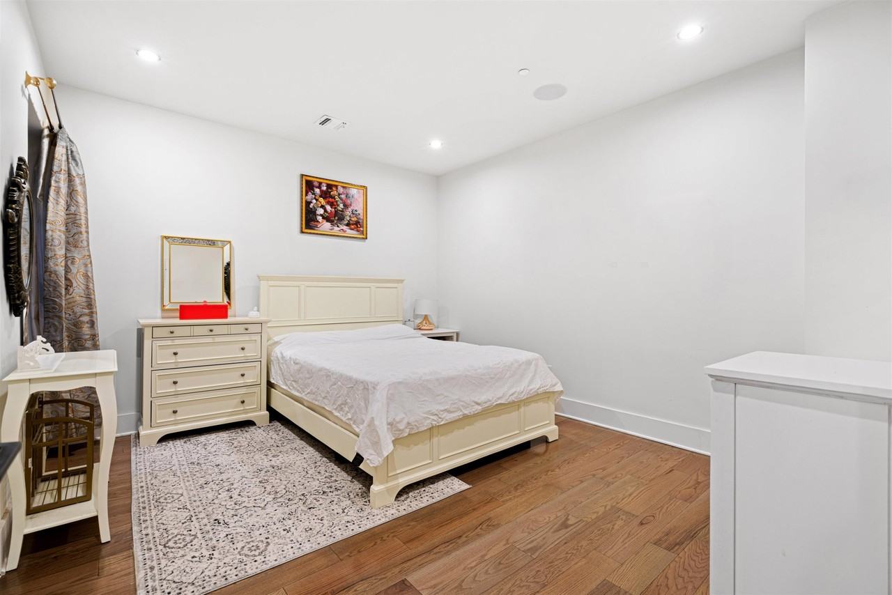 227 4th St #201 - Photo 5 of 8
