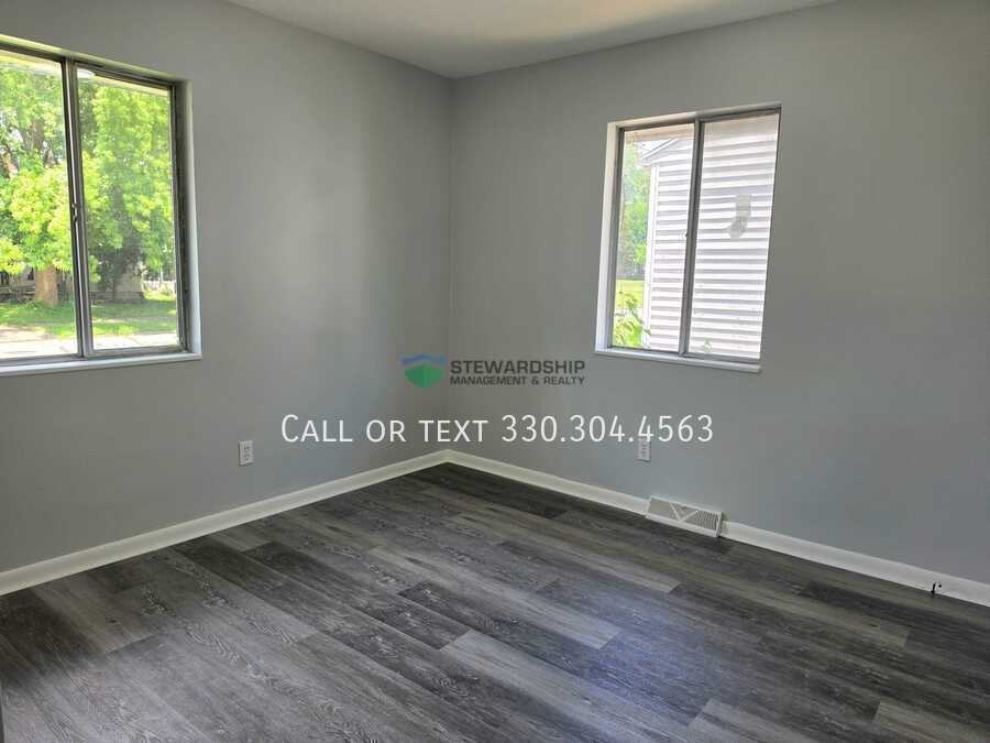 2555 Edwin Ave #2555 - Photo 3 of 17