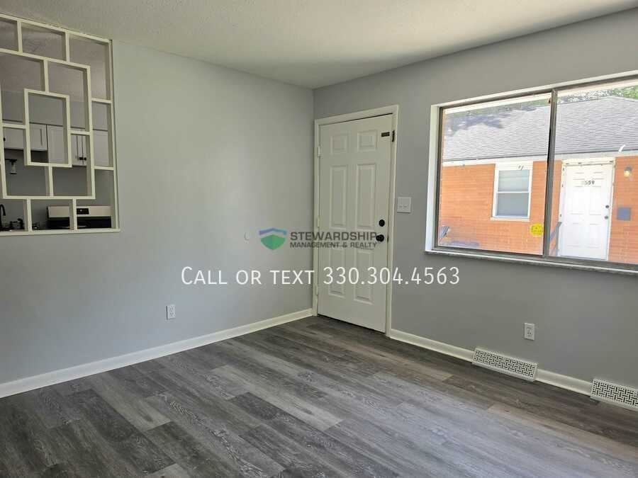 2555 Edwin Ave #2555 - Photo 2 of 17