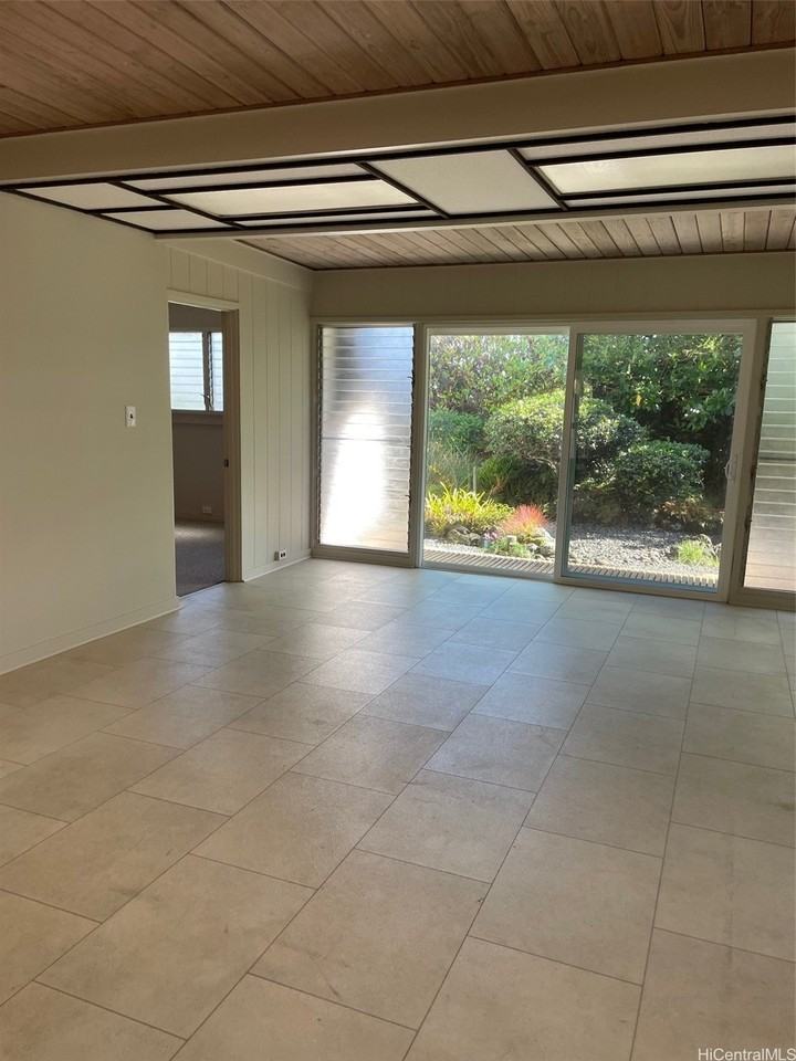 521 Ululani St - Photo 4 of 15