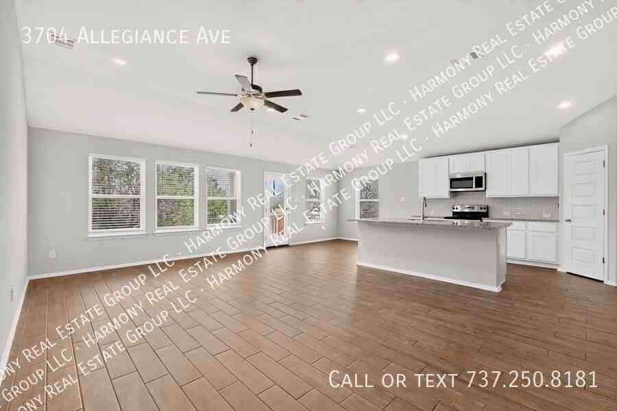 3704 Allegiance Ave - Photo 6 of 39