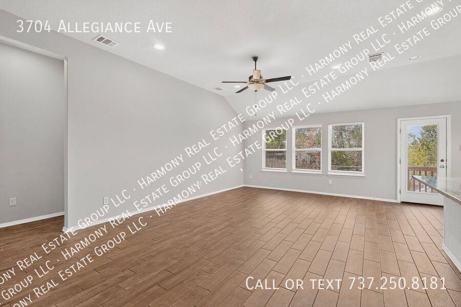 3704 Allegiance Ave - Photo 7 of 39