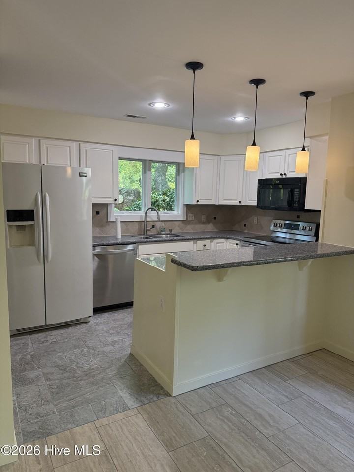 134 Lagoon Ln - Photo 4 of 14