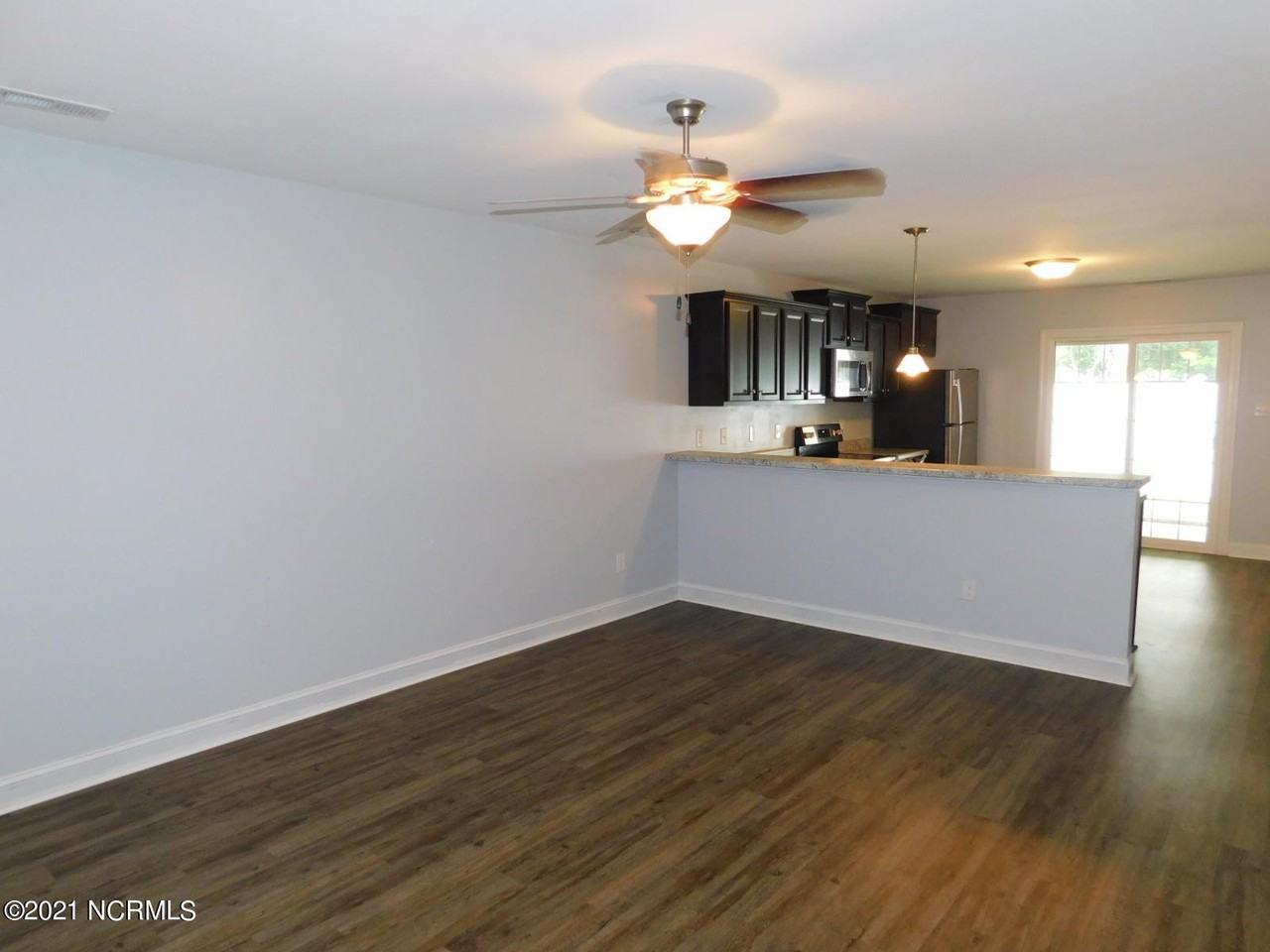 138 Heather Glen Cir - Photo 3 of 18