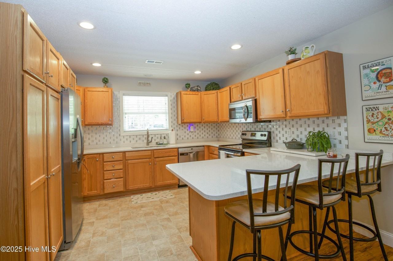 225 Adams Cir - Photo 5 of 42