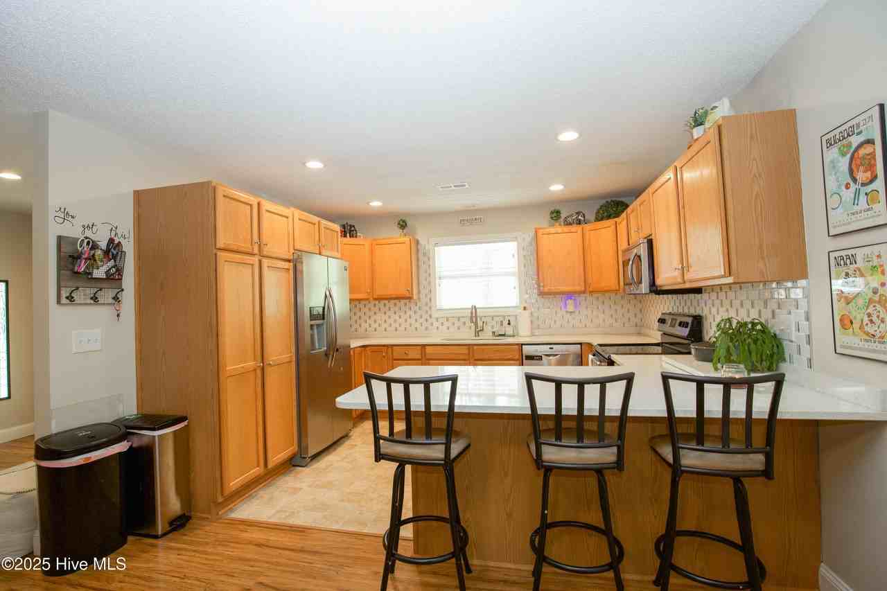 225 Adams Cir - Photo 6 of 42