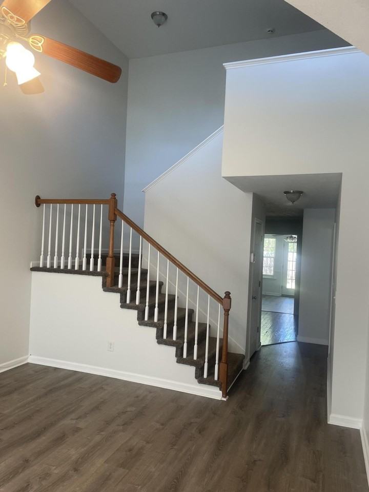 605 Goodale Ln - Photo 3 of 20