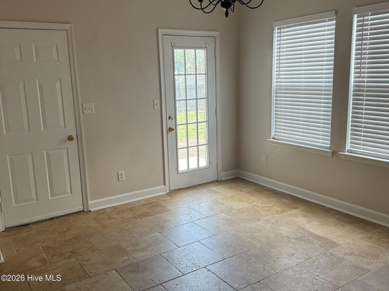 188 Eagleton Cir - Photo 3 of 24