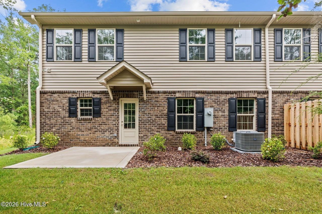 165 Lark Dr - Photo 4 of 29