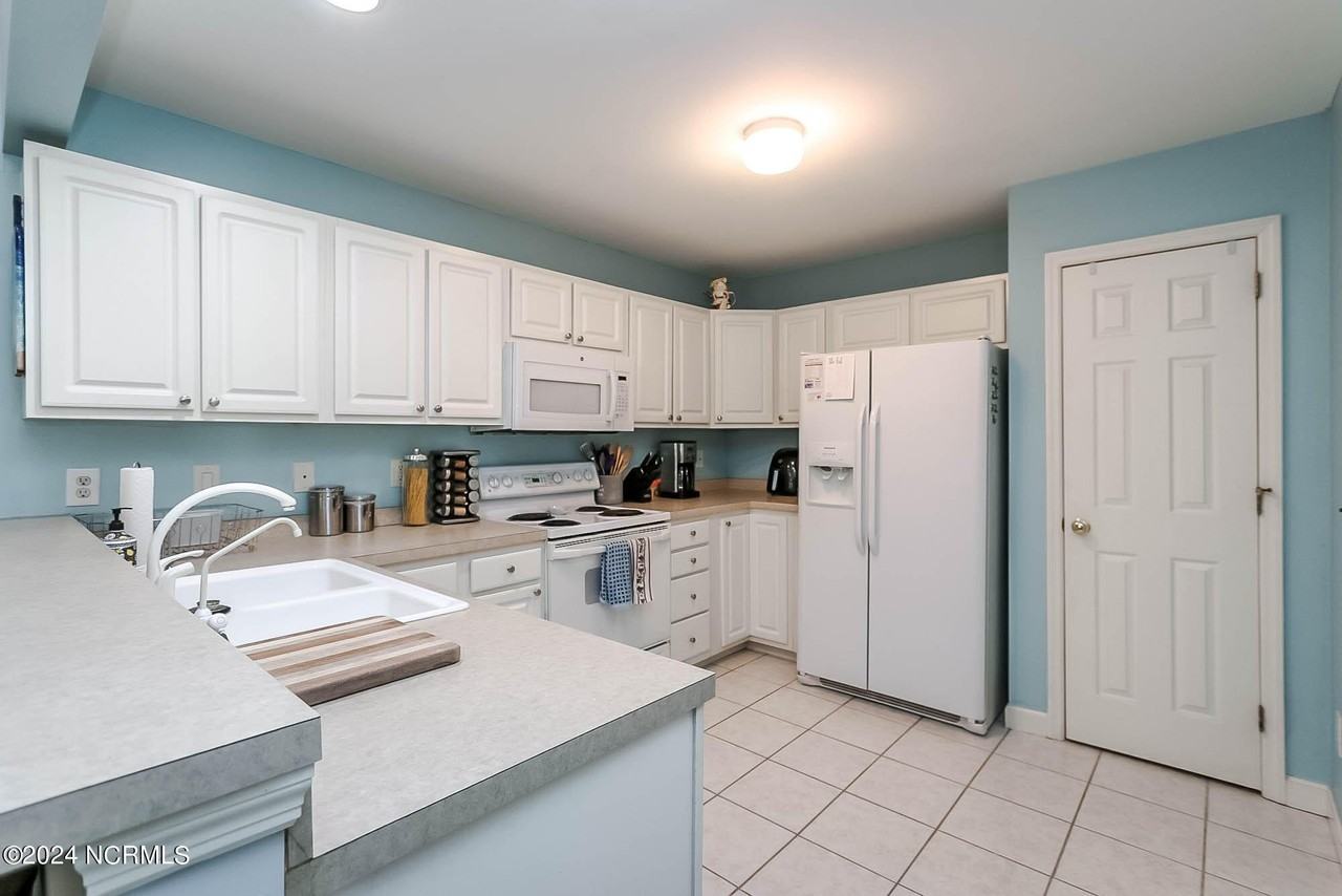 404 Commerce Ave #D - Photo 6 of 14