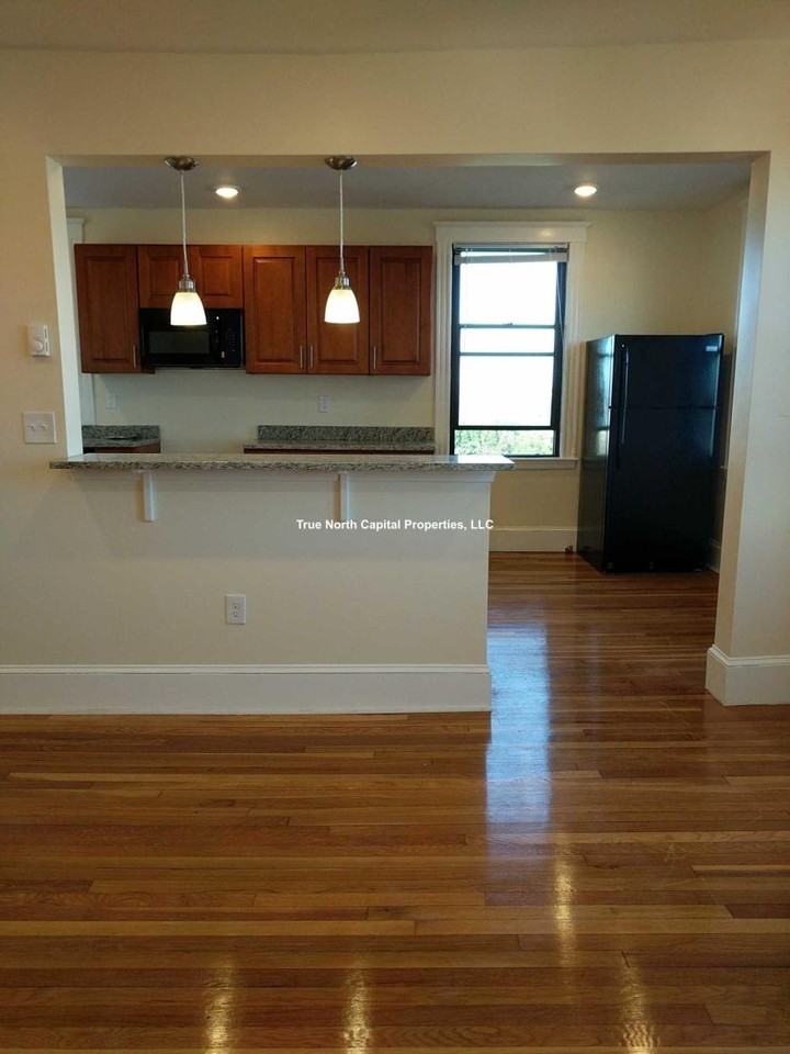 384 Broadway - Photo 2 of 10