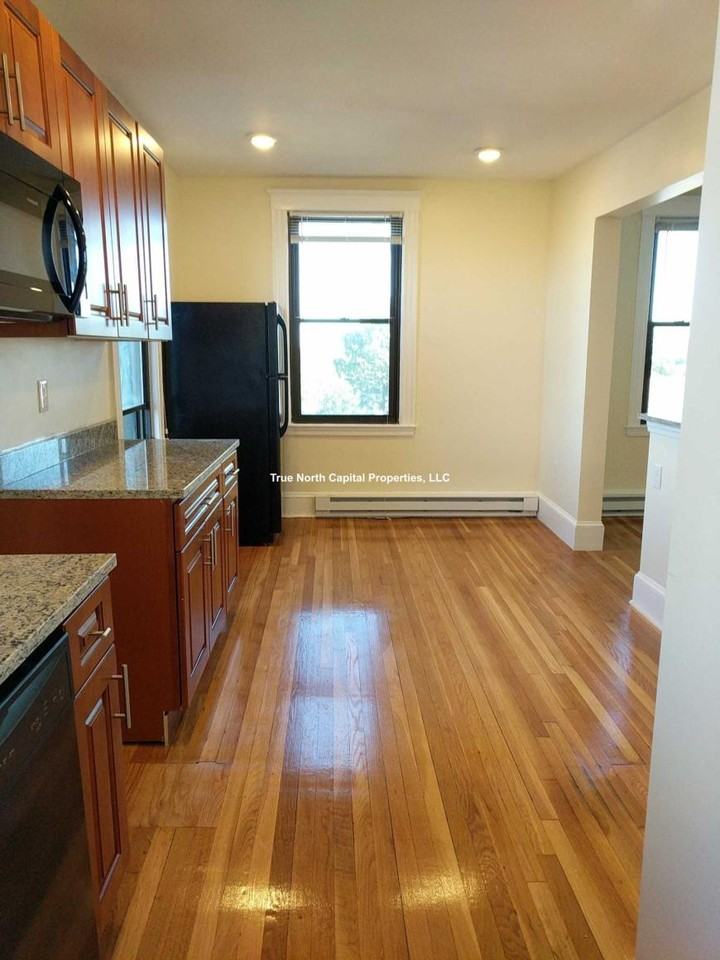 384 Broadway - Photo 7 of 10