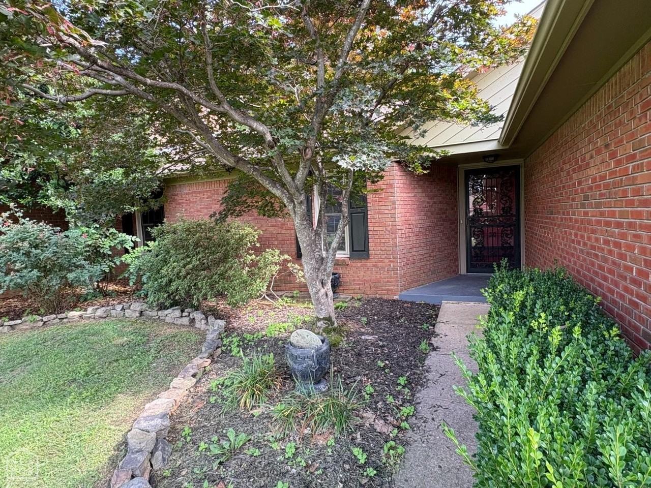 109 Briarcrest Ct - Photo 3 of 14