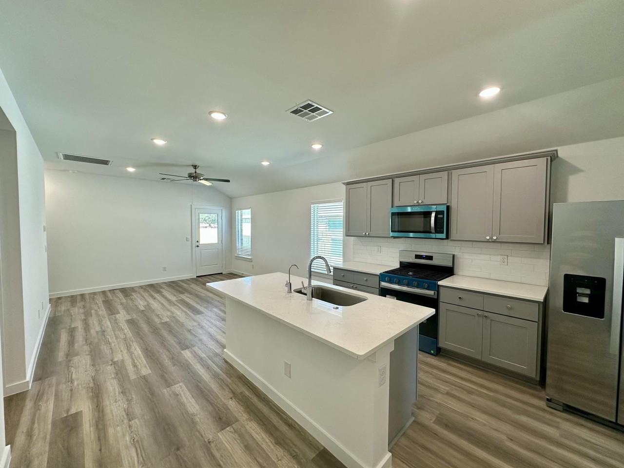 614 E 14th St - Photo 2 of 11