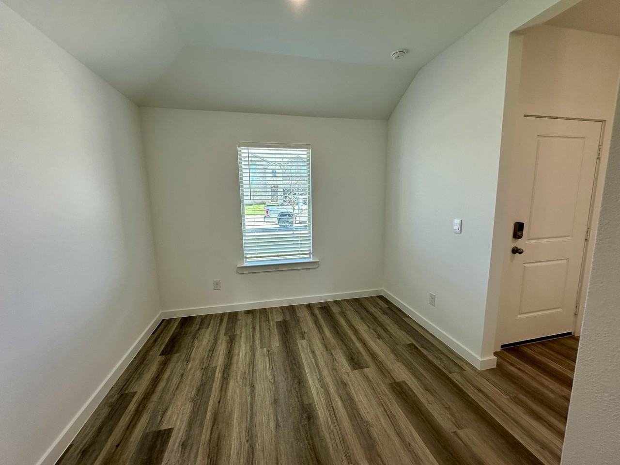 614 E 14th St - Photo 5 of 11