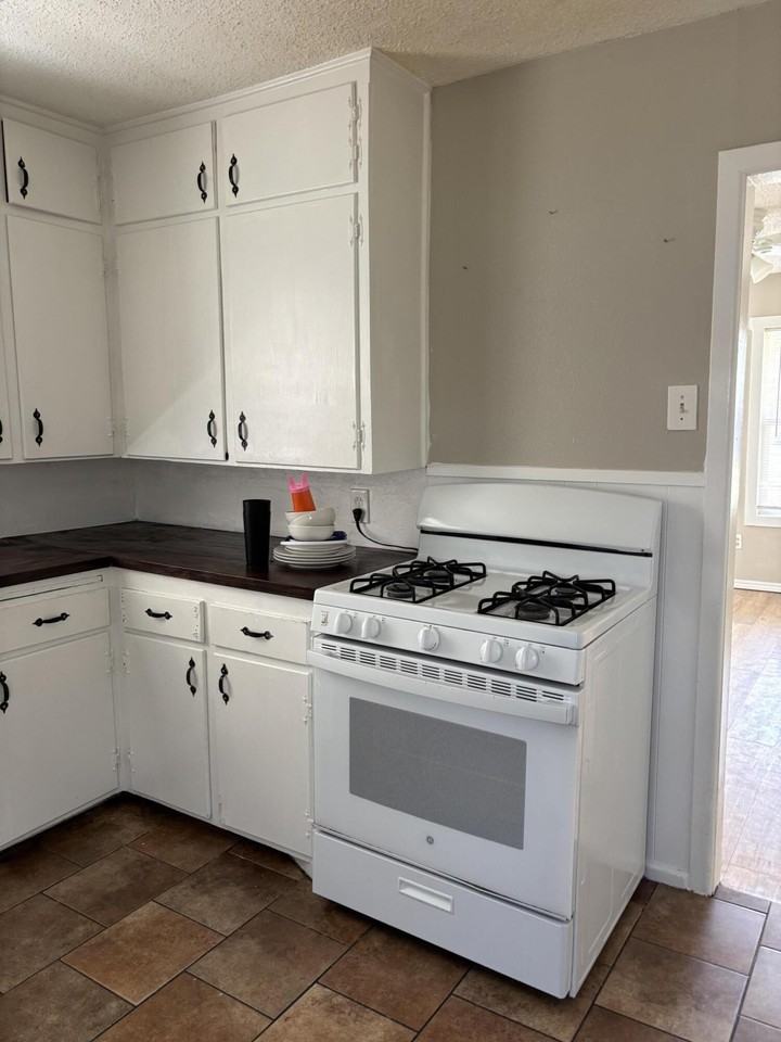 2205 39th St - Photo 5 of 14
