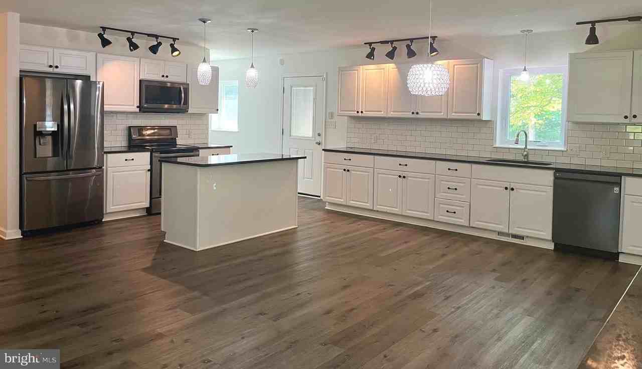 3009 Frenchtown Rd - Photo 5 of 40