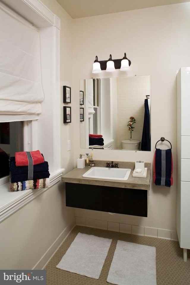 261 Robert St - Photo 2 of 7