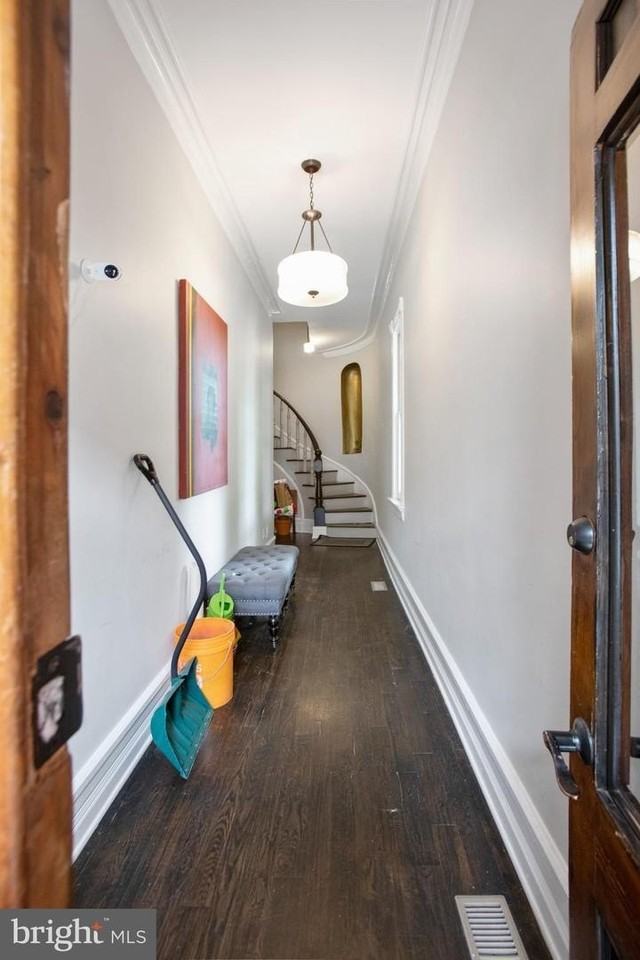 261 Robert St - Photo 4 of 7