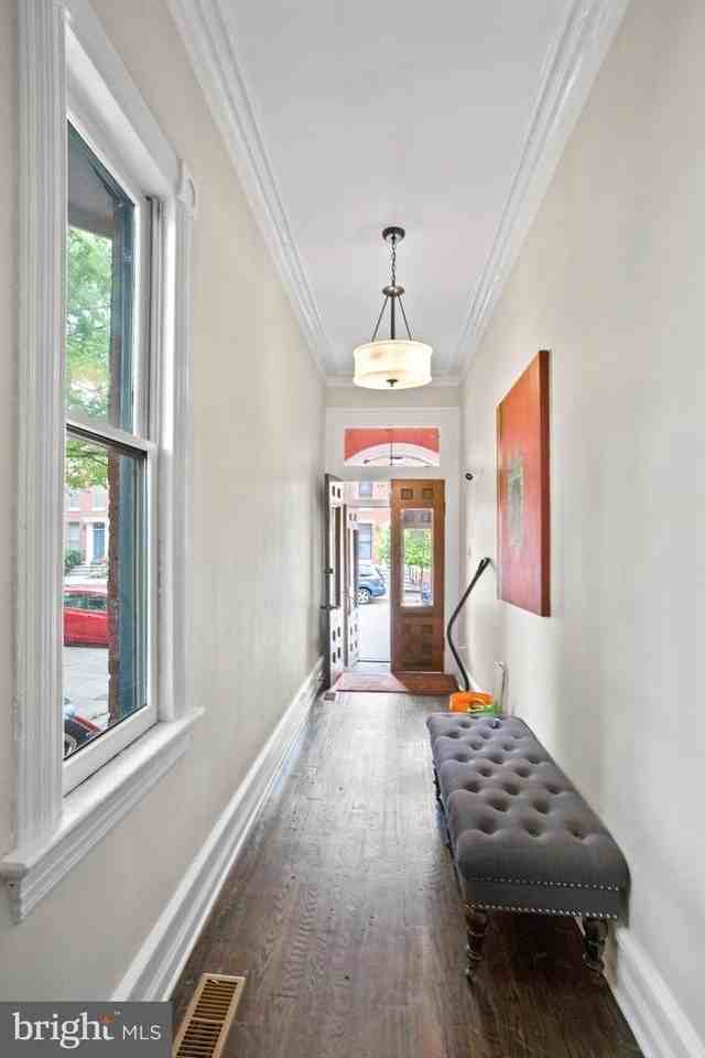 261 Robert St - Photo 5 of 7