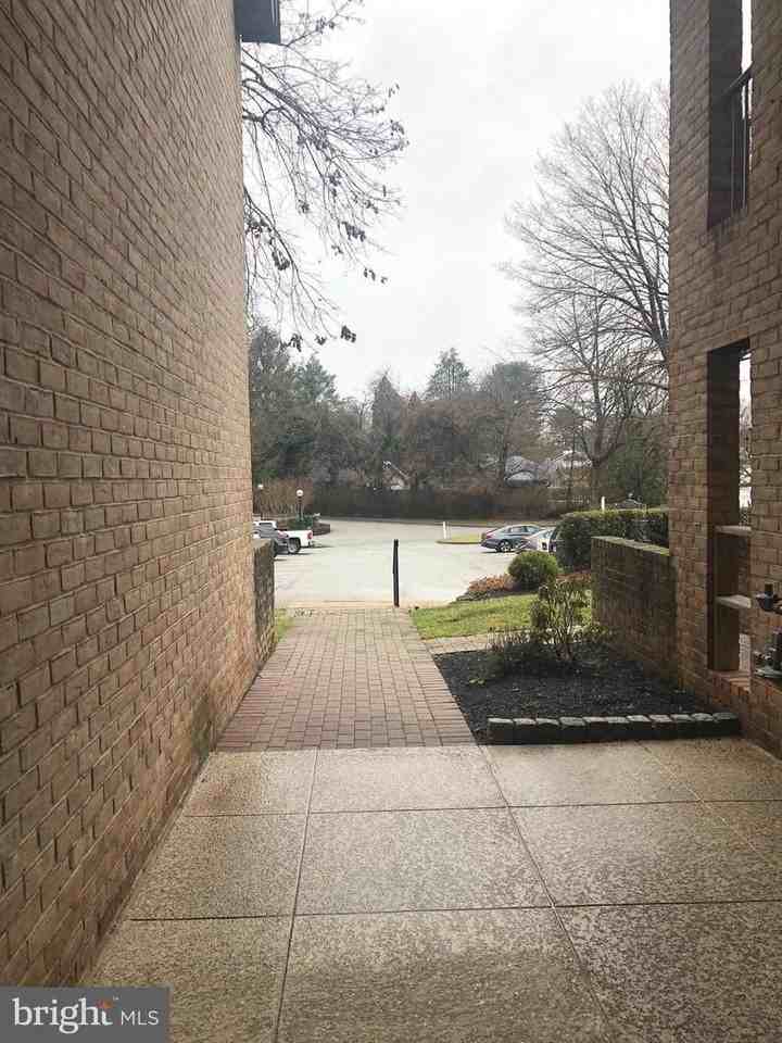 1 Stonehenge Cir - Photo 2 of 50