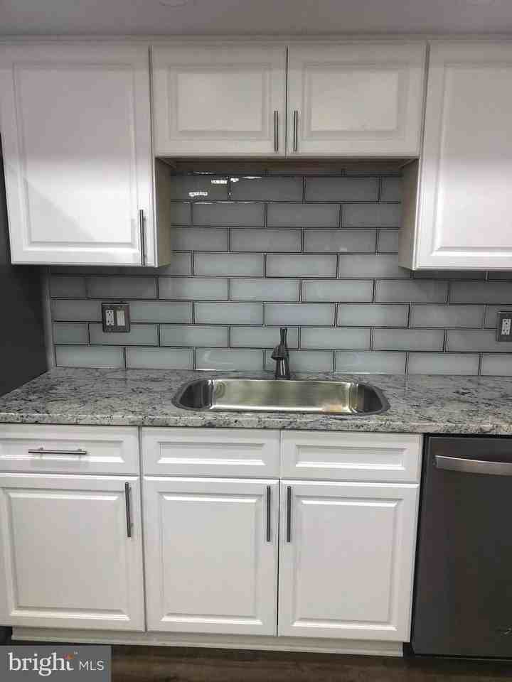 1 Stonehenge Cir - Photo 5 of 50