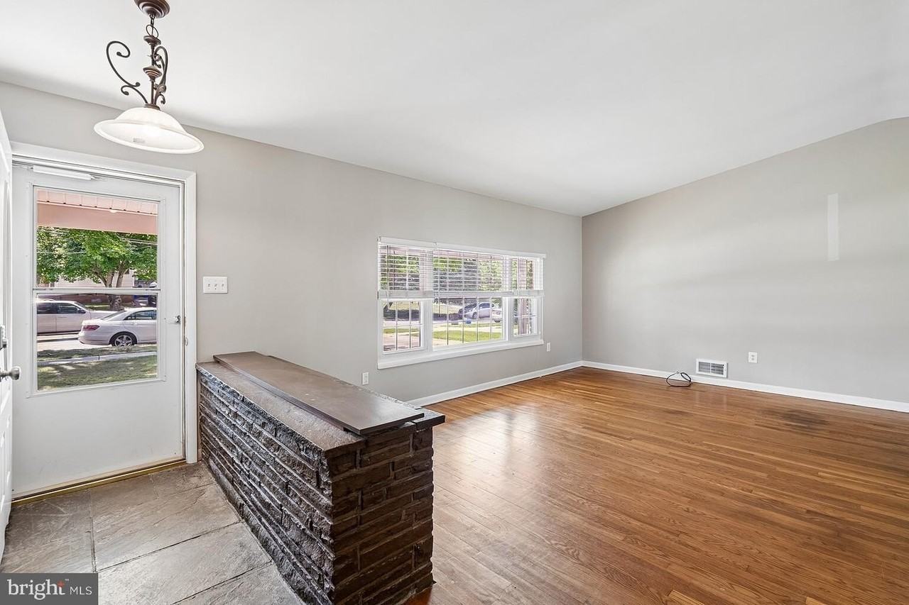 1103 Playford Ln - Photo 2 of 30