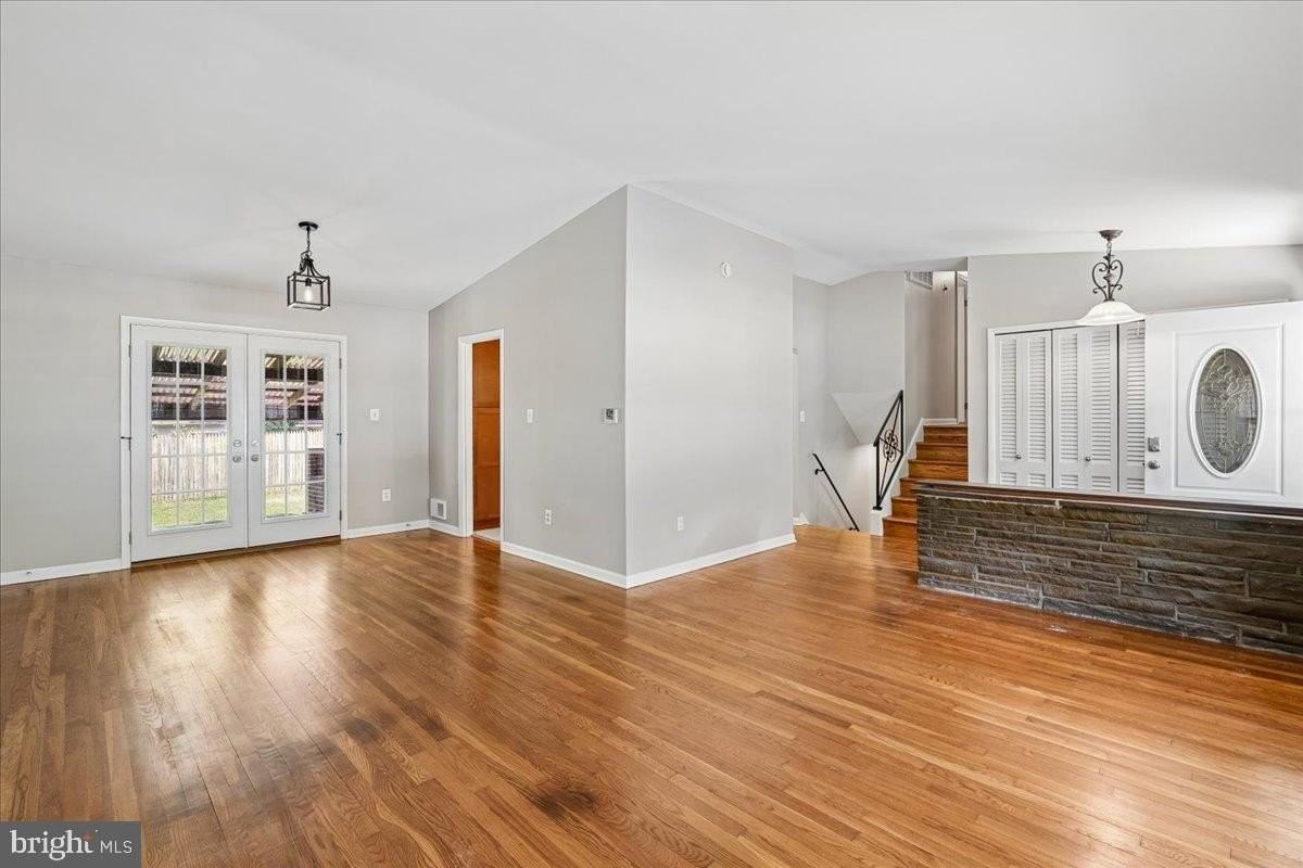 1103 Playford Ln - Photo 3 of 30
